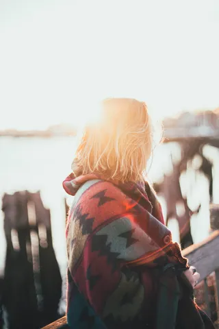 模糊、棕色、红色、日落、白色、女性、黄色、后视图