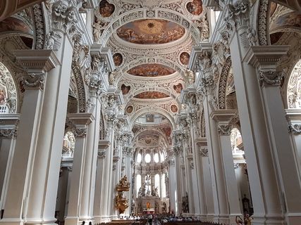 教堂，建筑，对称，建筑结构，建筑柱，建筑外观，建筑，宗教