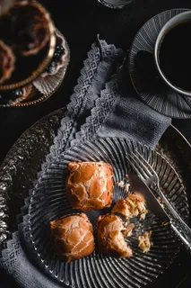 里面有奶油奶酪的甜面包