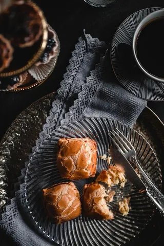 里面有奶油奶酪的甜面包