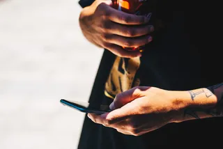 手持智能手机的人，手，手，通讯，人体部位，技术，手持，一人