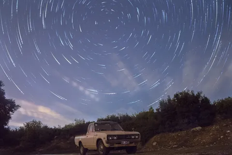 白色单驾驶室皮卡车