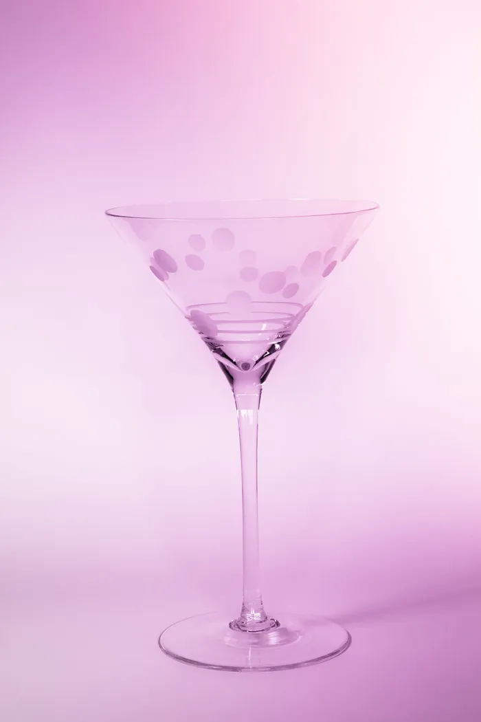 空的透明玛格丽塔酒杯