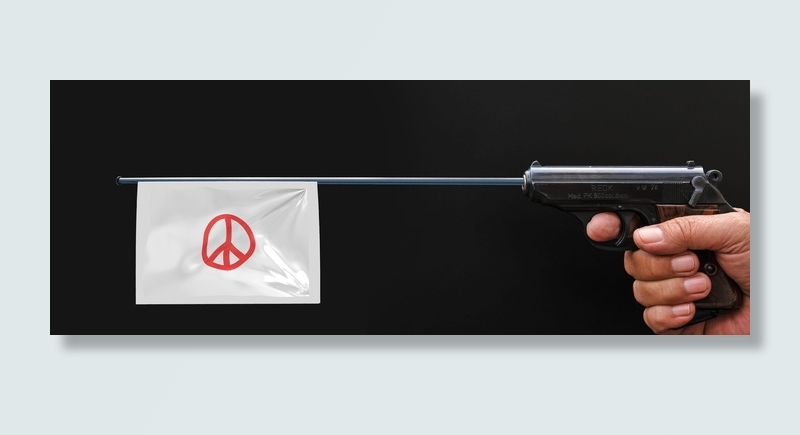 人，持枪，枪，和平标志旗，手枪，武器，旗帜，和声