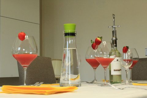 玻璃，高脚杯，饮料，饮料，酒精，葡萄酒，酒杯，鸡尾酒