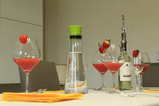 玻璃，高脚杯，饮料，饮料，酒精，葡萄酒，酒杯，鸡尾酒