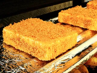 奶酪，羊乳酪，羊乳酪，开胃菜，面包屑，烧烤，烧烤，烧烤