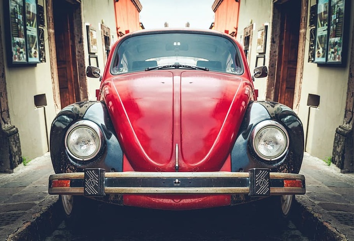 红色，黑色，大众甲壳虫跑车，房屋，汽车，甲壳虫，大众，街道