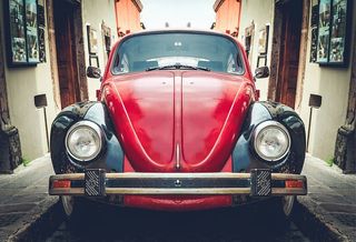红色，黑色，大众甲壳虫跑车，房屋，汽车，甲壳虫，大众，街道