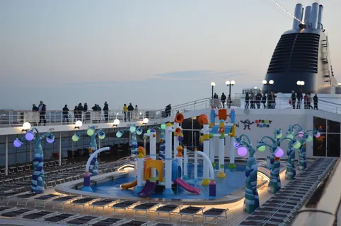 cruise,msc cruises,msc opera,泳池甲板,游轮,水,天空,建筑 cruise,msc cruises,msc opera,泳池甲板,游轮,水,天空,建筑