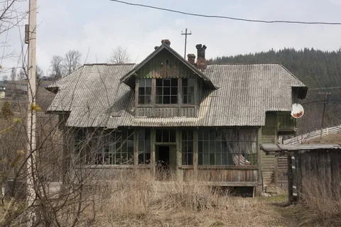 建筑结构、建筑、建筑外观、树木、建筑物、房屋、工厂、白天 建筑结构、建筑、建筑外观、树木、建筑物、房屋、工厂、白天