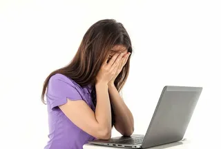 女士，紫色，上衣，坐式，前排，灰色，笔记本电脑，女孩