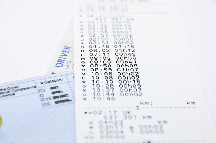 数字打印，卡车驾驶员，公里数，打印，驾驶记录，驾驶员休息，测速仪，行车记录仪