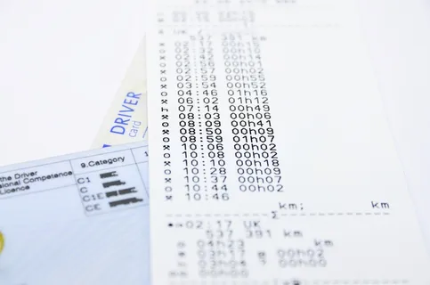 数字打印，卡车驾驶员，公里数，打印，驾驶记录，驾驶员休息，测速仪，行车记录仪