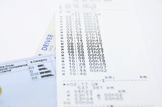 数字打印，卡车驾驶员，公里数，打印，驾驶记录，驾驶员休息，测速仪，行车记录仪