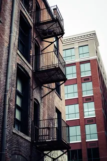 灰色木质建筑 灰色木质建筑