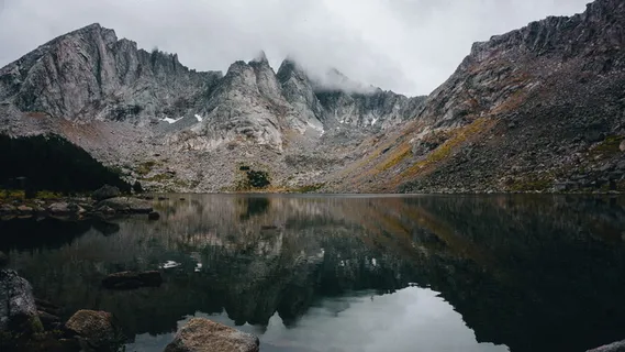 身体,水,山,白,天,近,蓝,云 身体,水,山,白,天,近,蓝,云