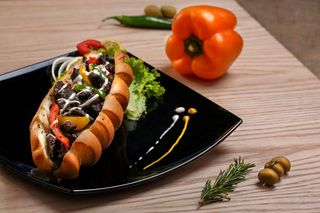 盘子里的三明治