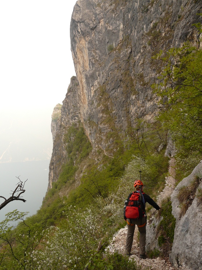攀岩，garda，岩石碰撞，岩石边缘，垂直，陡峭，sentiero fausto susatti，bergtour