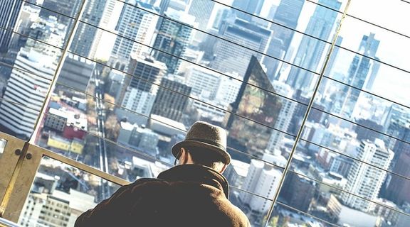 成人、建筑、后视图、建筑、商业、城市、市中心、围栏