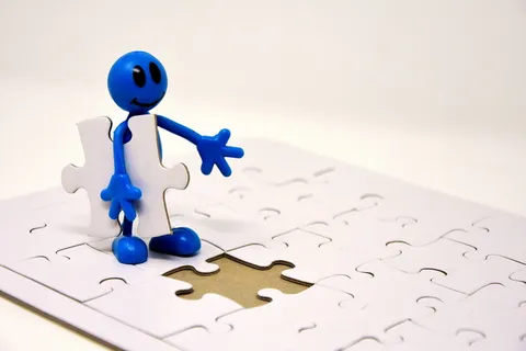 蓝色,人物,抓握,拼图,人物,拼图,最后一部分,成功 蓝色,人物,抓握,拼图,人物,拼图,最后一部分,成功
