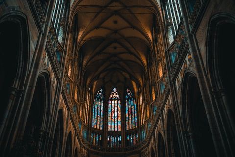大教堂内部，棕色大教堂内部，建筑，教堂，大教堂，彩色玻璃，彩色玻璃窗，宗教