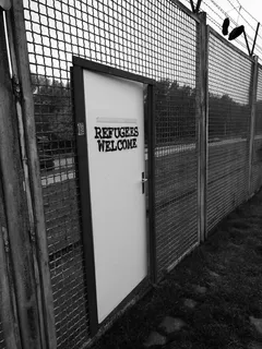 难民，汉堡，栅栏，门，文本，建筑结构，通信，建筑