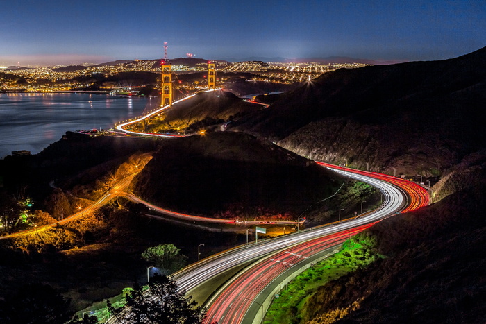 黑暗、夜晚、灯光、山脉、高地、道路、城市、建筑物