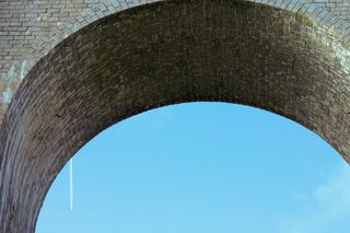 法国，viaduc du garabit，砖块，飞机，天空，蓝色，拱门，桥梁