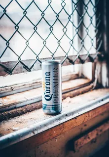 链节门旁的电晕Premier Can