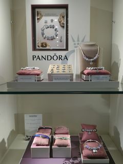 中心、购物、商店、珠宝、文字、室内、零售、无人