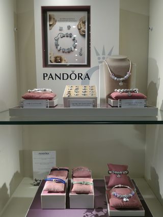 中心、购物、商店、珠宝、文字、室内、零售、无人