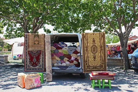 飞毯贸易、农民当地市场、土耳其、卡帕多西亚、运输、装载、地毯、销售
