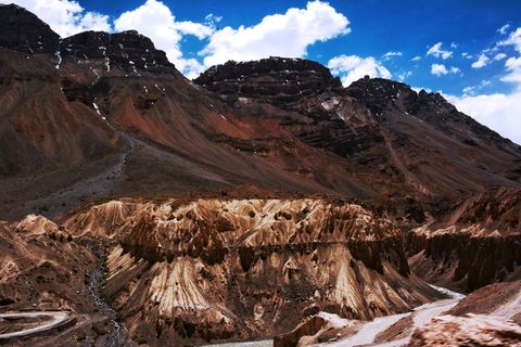 印度，喜马偕尔邦，粘土山，白色，云朵，晴朗的天空，天空，冒险