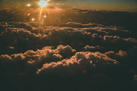 云——天空，天空，自然之美，风景——自然，阳光，阳光，宁静，宁静的景象