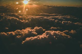 云——天空，天空，自然之美，风景——自然，阳光，阳光，宁静，宁静的景象