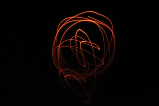 黑色背景、照明、光绘、运动、长时间曝光、夜间、创意、抽象