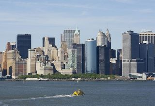 各种颜色，高层，建筑，蓝色，天空，白天，天际线，河流