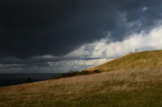 风暴、云朵、多云、深色、灰色、田野、草地、天空