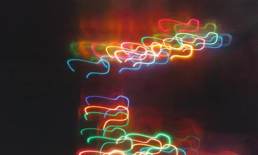 照明、发光、夜间、霓虹灯、多色、长曝光、运动、黑色背景