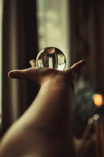 持有水球的人 持有水球的人