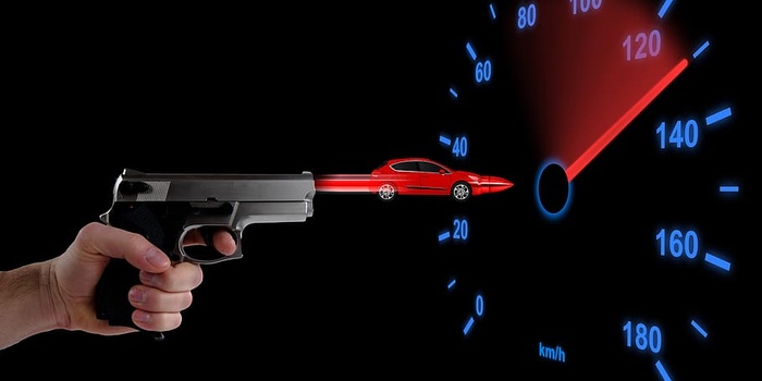 手枪、汽车、地板、速度、事故、事故受害者、杀人、杀人