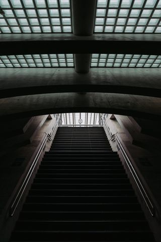 黑色楼梯微光摄影