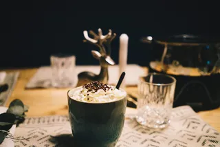 热巧克力，巧克力，鲜奶油，装饰，桌子，杯子，圣诞节，圣诞节