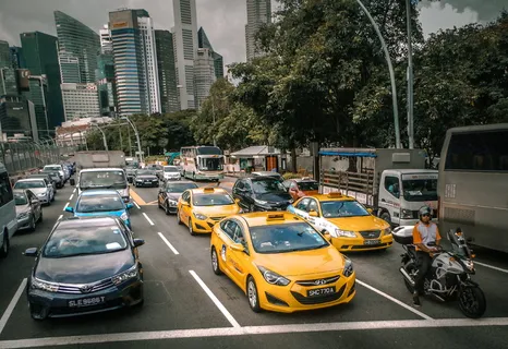 汽车、交通工具、车辆、汽车、人、人、摩托车、公共汽车