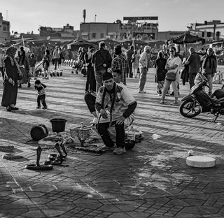 行人，人，人，城市，市中心，城市，建筑物，城镇