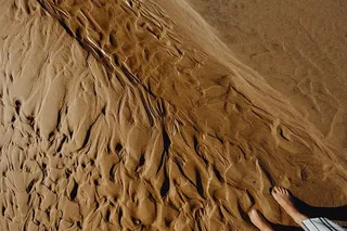 抽象线条由水上砂纹理设计而成