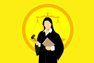 带木槌的倪法官长袍插图。