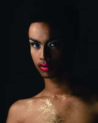 粉红色口红的人