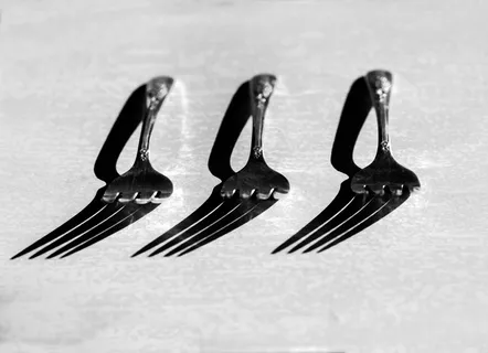 三、餐具、粗砂、黑白、单色、阴影、叉子、金属